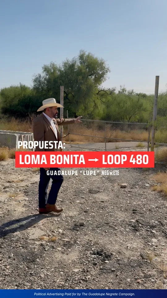 Lupe Negrete señala el camino de Loma Bonita hacia el Loop 480